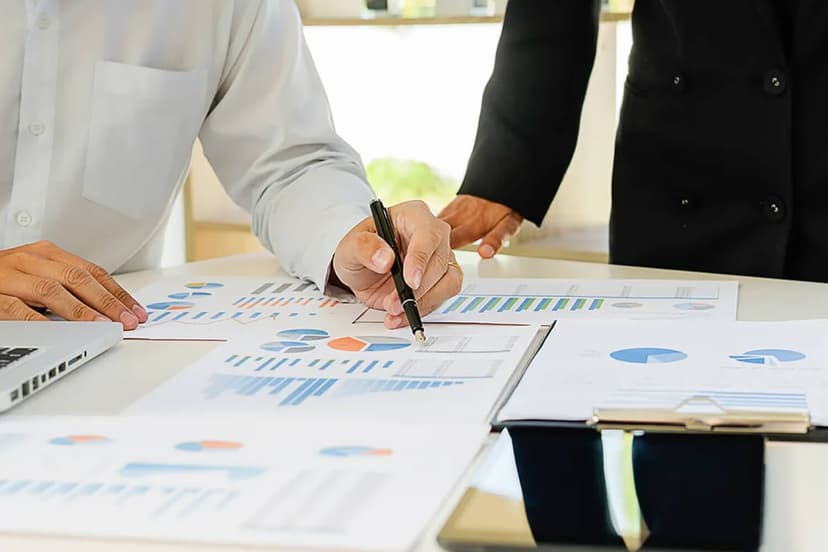 What is Hybrid Project Management? A Guide for 2026