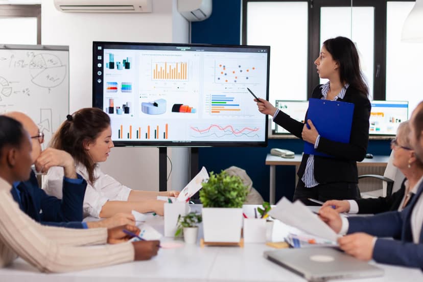 What is Project Management Presentation?: Tips, Examples, and Templates